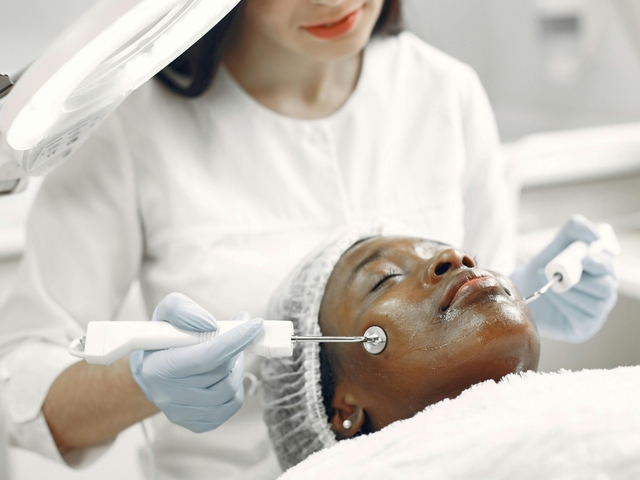 Gesichtspflege (HYDROPEEL H2 Gerät)