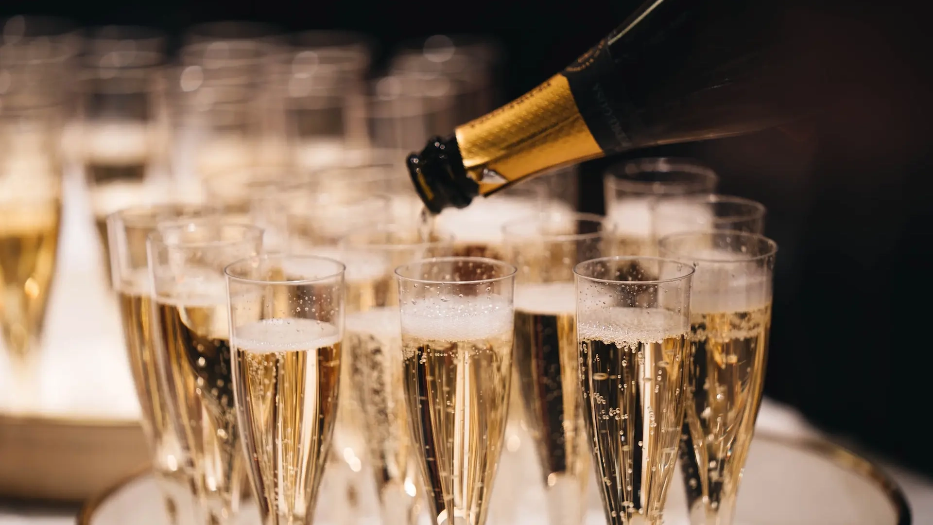 CHAMPAGNE & SPARKING WINES