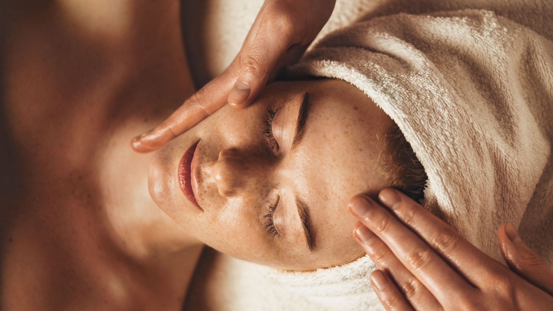 ZABIEGI NA TWARZ - PIELĘGNACJA PODSTAWOWA