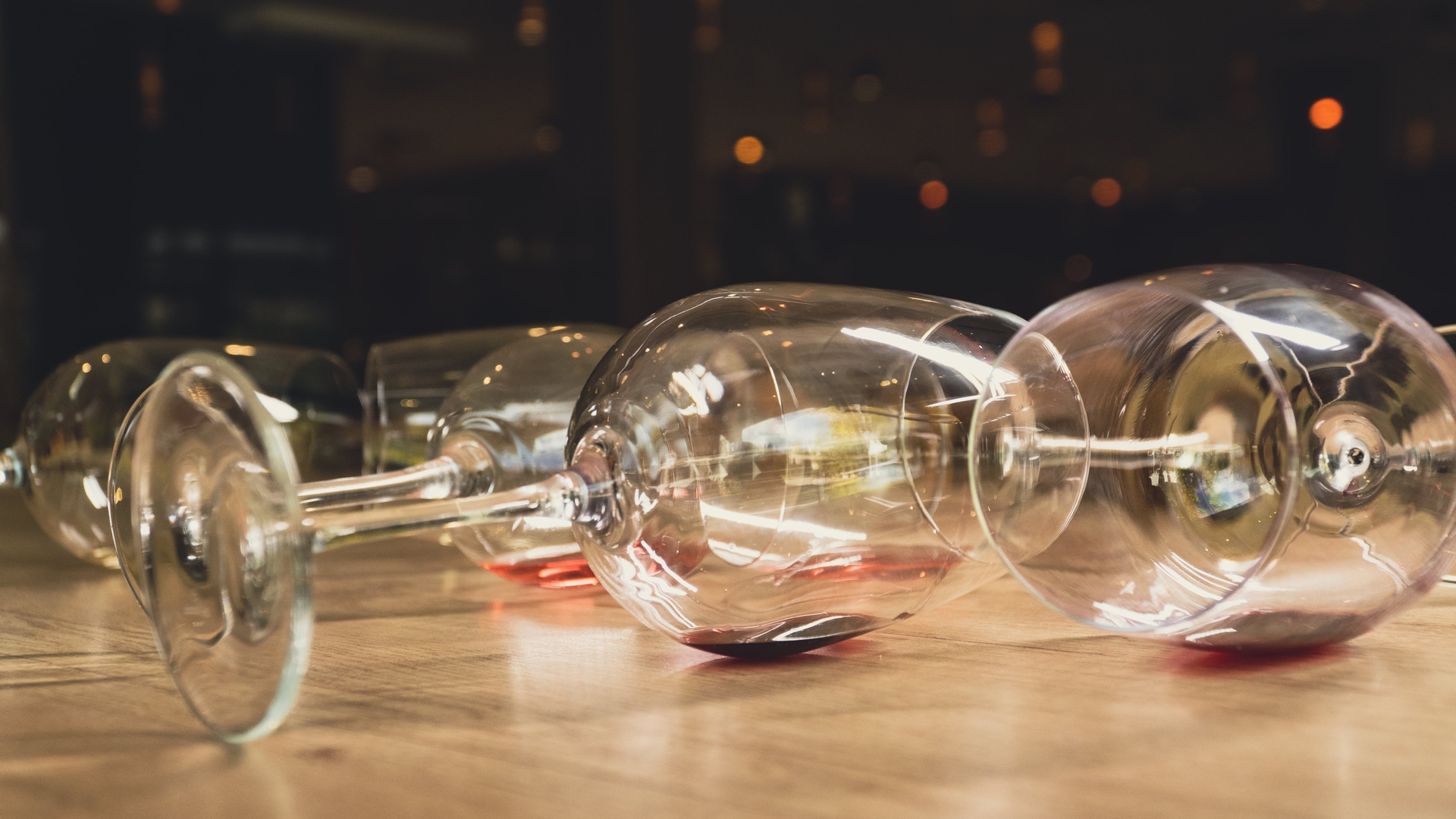 WHITE WINES / RED WINES / SPARKLING WINES / CHAMPAGNE