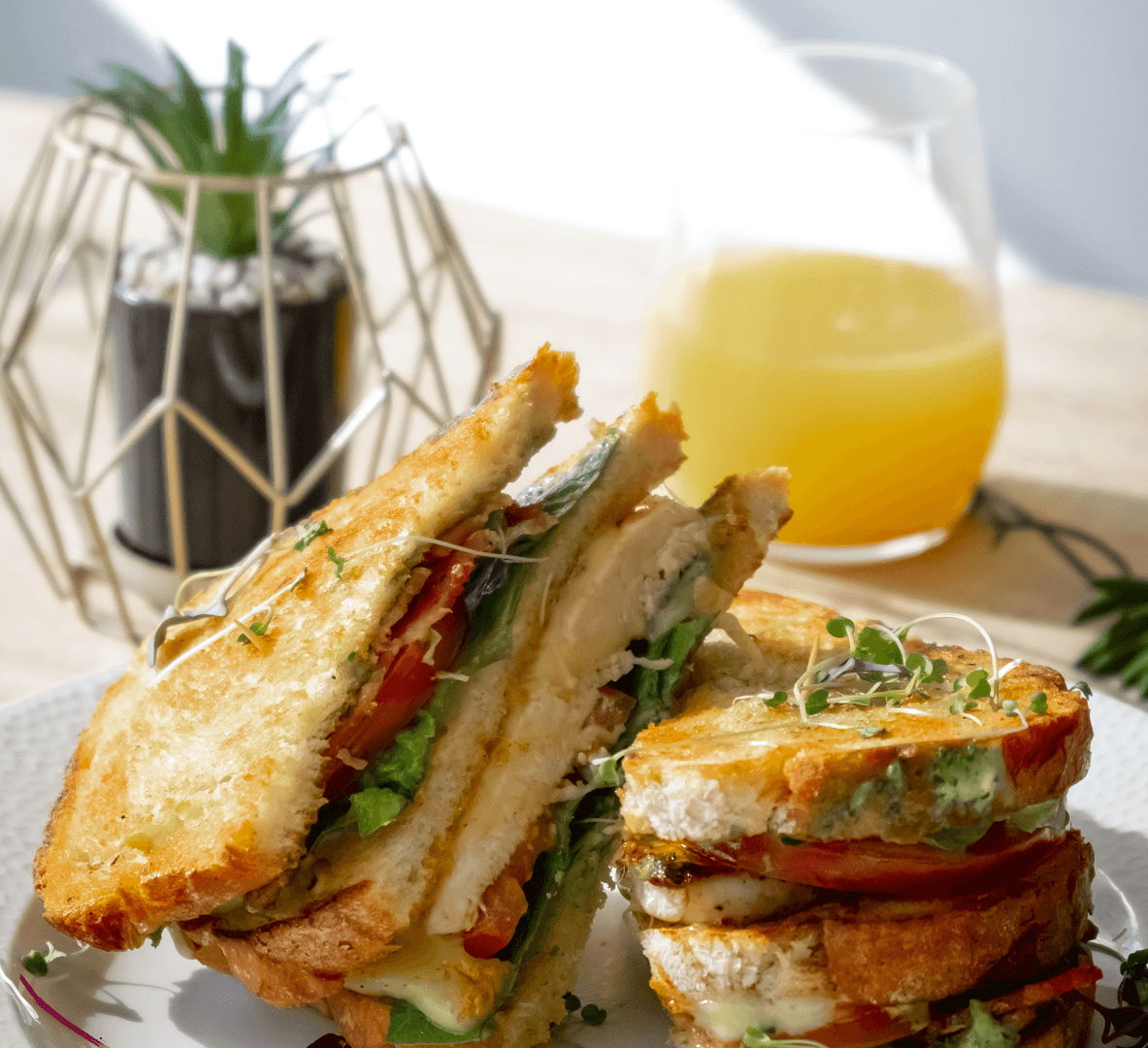 BURGERS & SANDWICHES