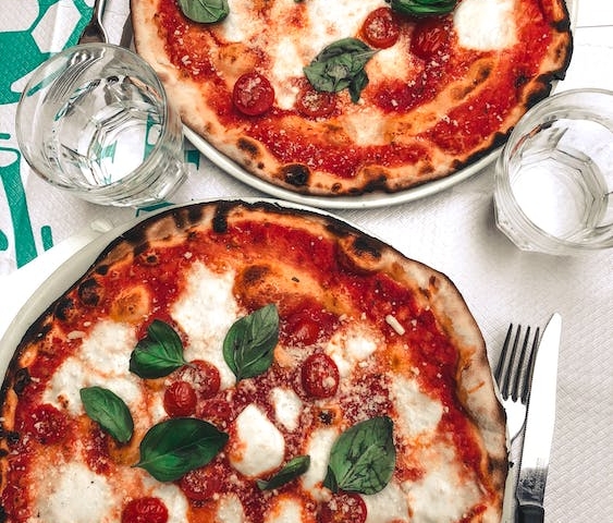 Pizza średnica ok. 30 cm