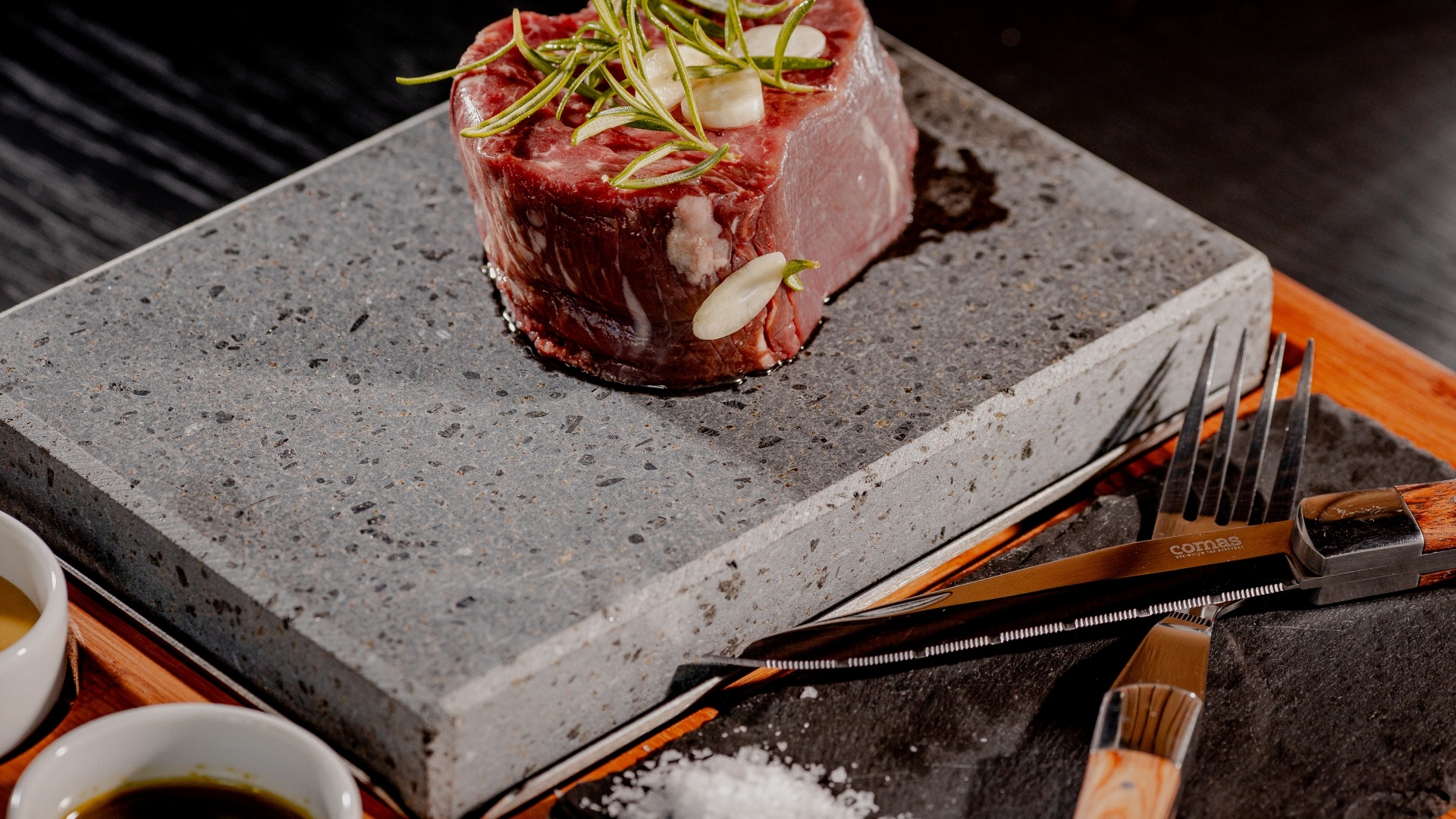 Dania na kamieniach lawowych