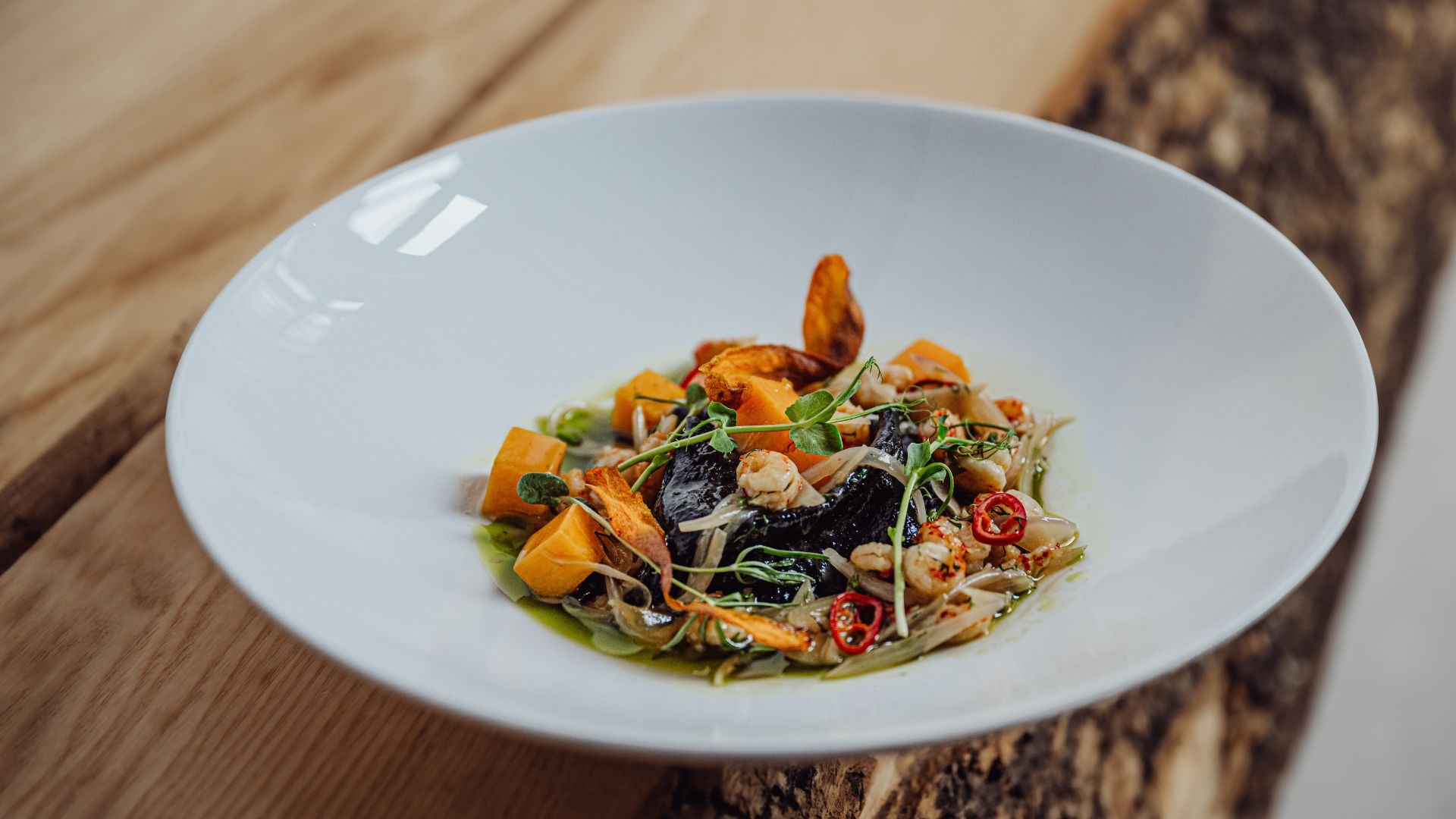 ROOM SERVICE DAILY AND SALADS