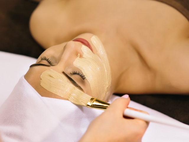 ZABIEGI PIELĘGNACYJNE NA TWARZ