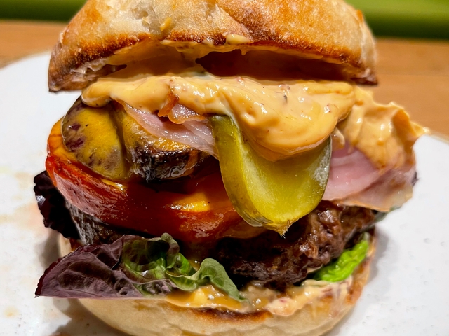 Burgery wołowe - Zestaw burger/frytki/ sałata coleslaw 